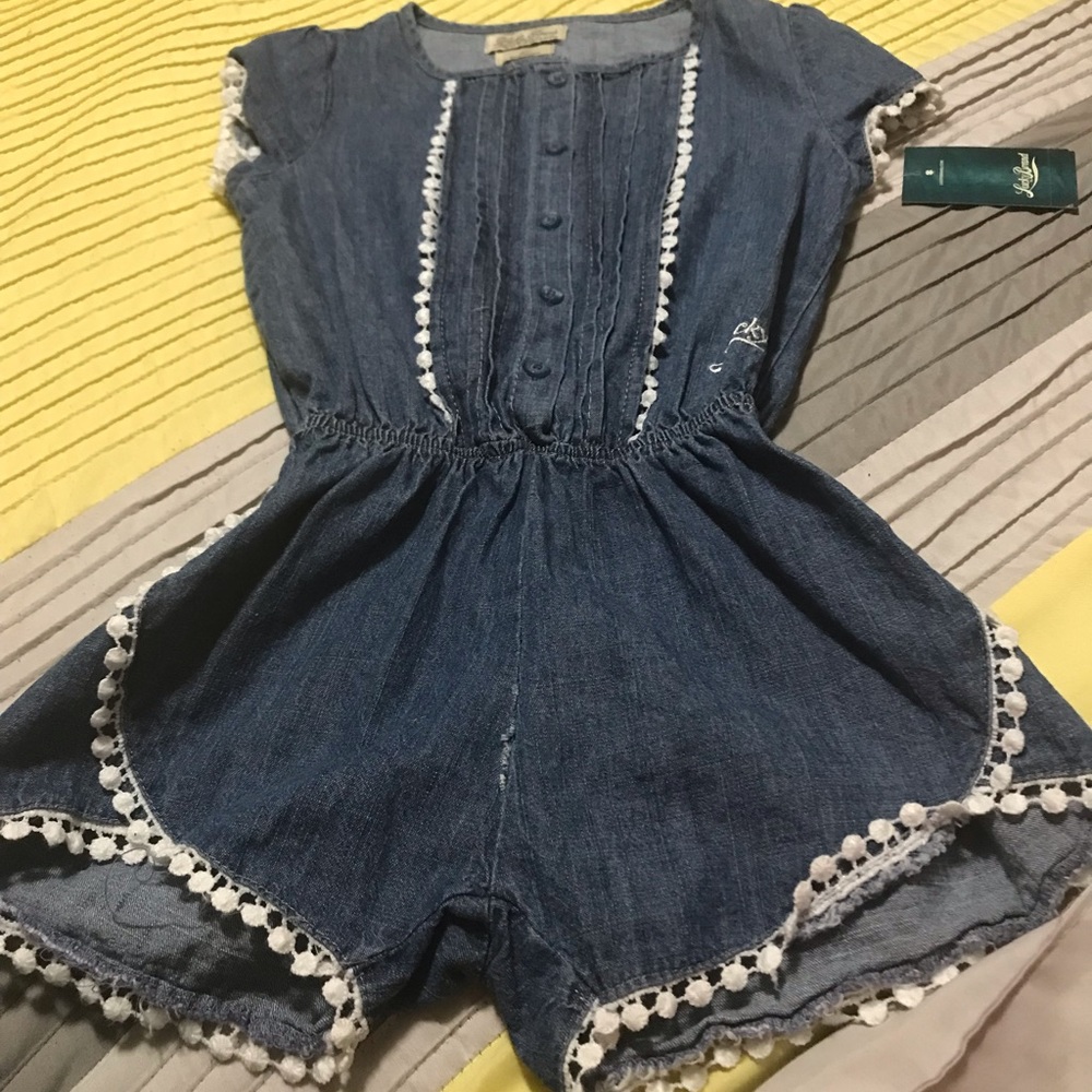 2 outfits size 4 toddlers , overalls and jumpsuit!